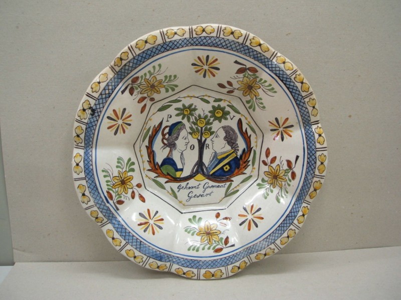 Plooischotel met decor van Willem V en Wilhelmina van Pruisen
